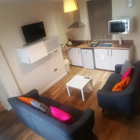 Premier Lodge Central-3