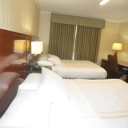 Hometown Inn And Suites-3