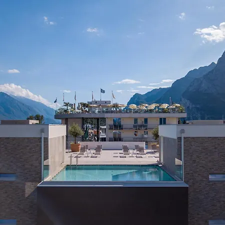 Aris Apartments & Sky Pool - Tonelli Hotels - Adult Friendly-2