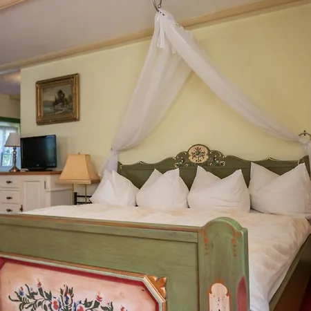 Romantik Hotel Zum Lindengarten-3