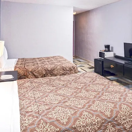 Country Garden & Suites-Benton-3