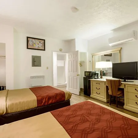 Econo Lodge Inn & Suites Lake Harmony - Pocono Mountains Area-3