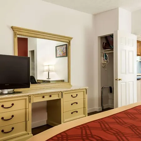 Econo Lodge Inn & Suites Lake Harmony - Pocono Mountains Area-2