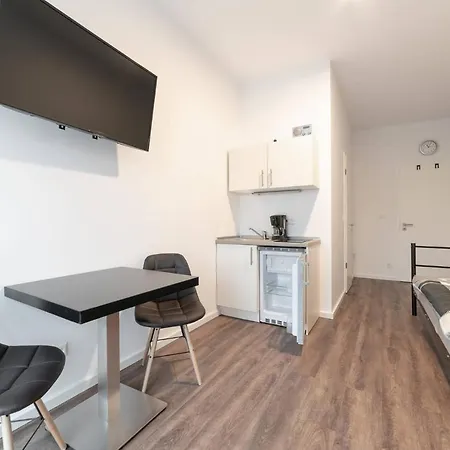 Monteurzimmer Berlin Pankow mit Dachterrasse - Nur 10 min. von der A10 - 3 Zimmer/ 7 Betten-3