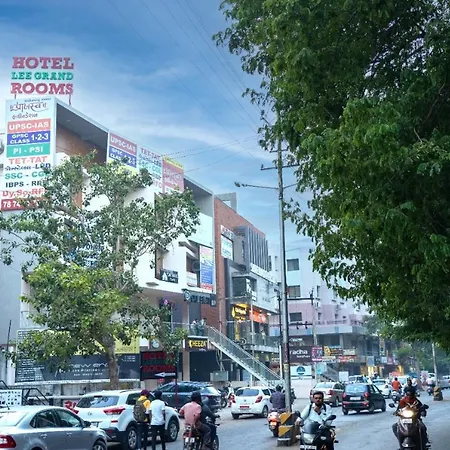 Hotel Lee Grand-3
