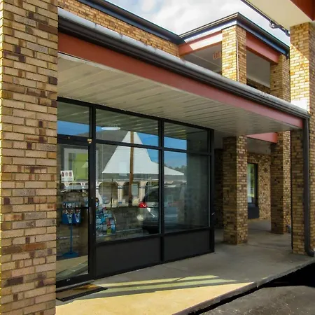 Econo Lodge Inn & Suites-2
