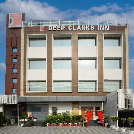 Hotel Deep Clarks Inn Lucknow-2