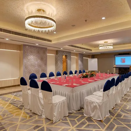 Hotel Deep Clarks Inn Lucknow-3