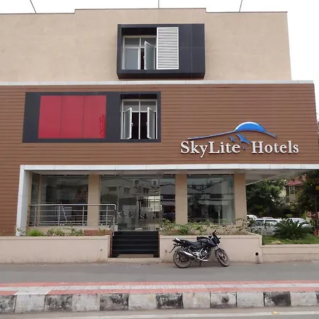 Hotel Sky Lite-3
