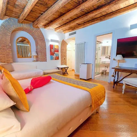 Maison Spagna Suites-3