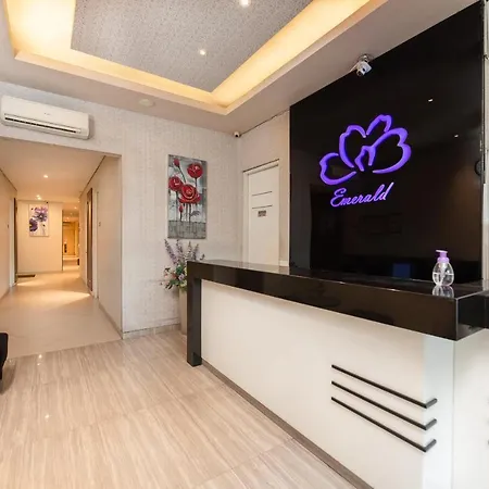 Life Emerald Hotel Surabaya-2