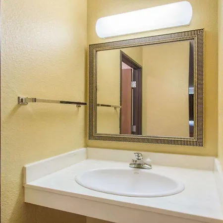 Days Inn By Wyndham Sheboygan/The Falls-2