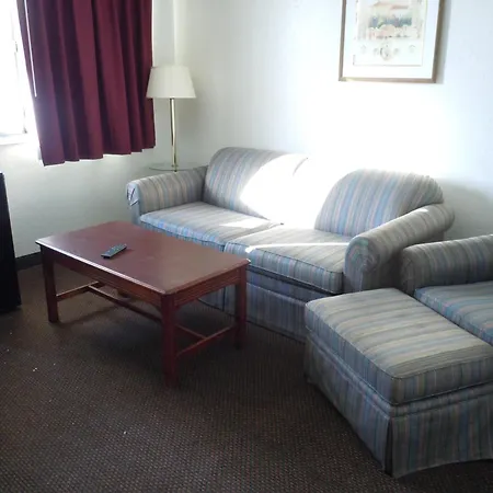 Travelodge By Wyndham Grand Rapids North-3