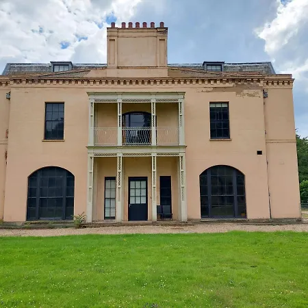 Beautiful 4 Bed House - Bedford Countryside-3