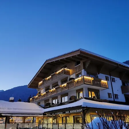 Hôtel-Chalet Les Ecureuils Restaurant, Spa, Sauna, Garage-2