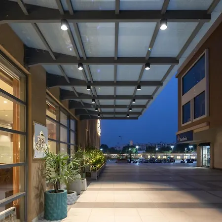 Hotel Regal Grand-3