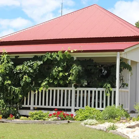 Glenlyon Dam Holiday Cottage & Farmstay-2