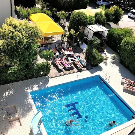 Hotel Marzia Con Piscina-3