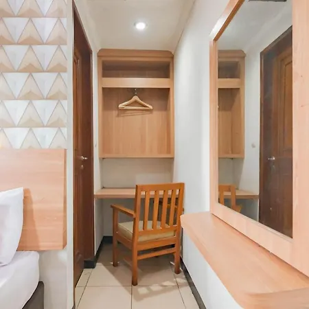 Cihampelas Hotel 2 Mitra Reddoorz-2