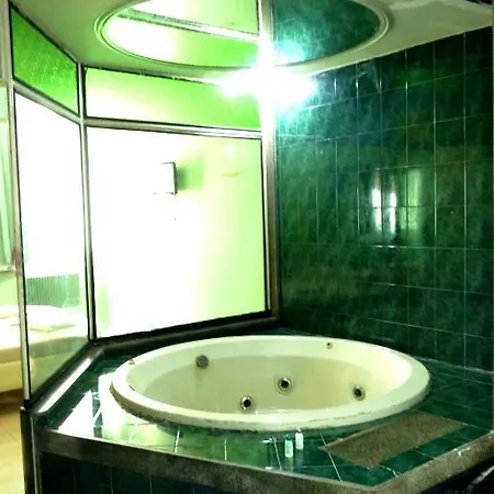 Lips Motel (Adults Only)-2