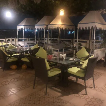 Hotel Ratangarh Palace-3
