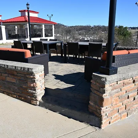 Giles Hotel Inn And Suites-3