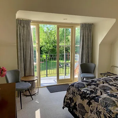 Pin Oaks Luxury Bed & Breakfast-2