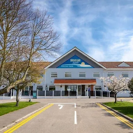 The Winchester: Pet-Friendly Caravan on Broadland Sands Holiday Park-2