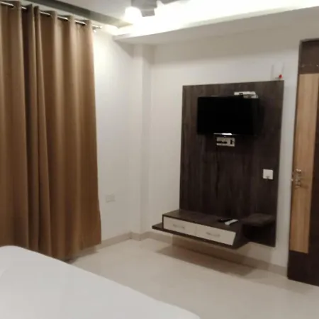 Hotel Golden Leaf-3