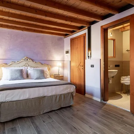 V Nice Rooms-3