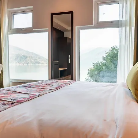 Hotel Le Roi Lake View Koti-3