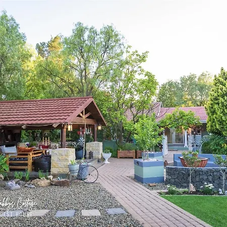 Gabbys Cottage Guesthouse-3