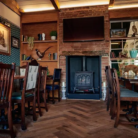 Hare And Hounds - Newbury-3