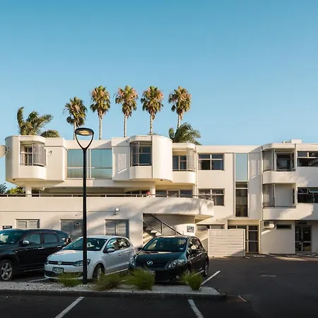 Carnmore Hotel Takapuna-2