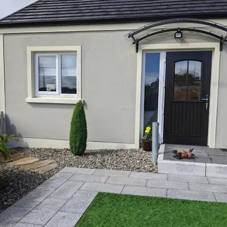 Arvalee Retreat With Outdoor Hottub-2