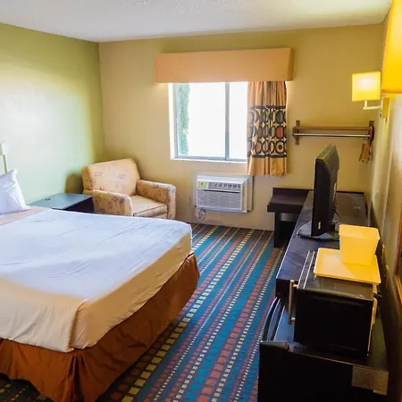 Super 8 By Wyndham Belen Nm-3