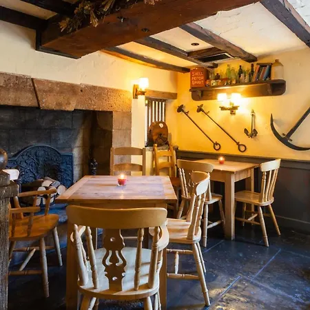 The Half Moon Inn And Country Lodge-2