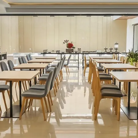 Front One King Hotel Tuban-2