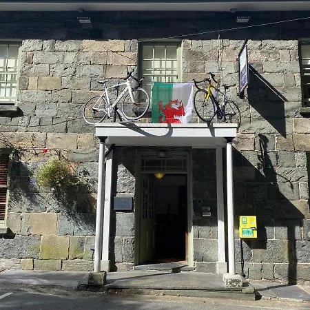 Grapes Hotel, Bar & Restaurant Snowdonia Nr Zip World-3
