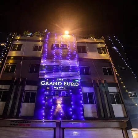 Treebo Grand Euro Pipliyahana Square-2