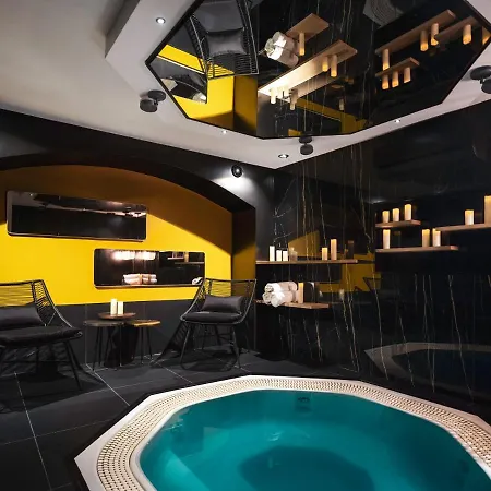 Love Hotel Avec Nuit Insolite Au Dandy Et Jacuzzi Privatise (Adults Only)-3
