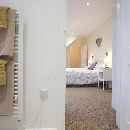 Trelaske Manor Cottage-3