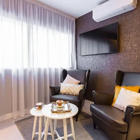 Fly Rooms Madrid Airport-2