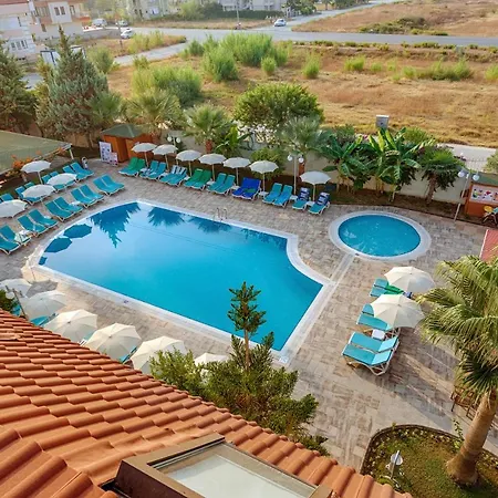 Risus Hotel Side-2