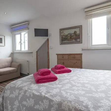 Cornerways Guest House-3