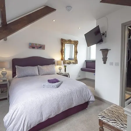Cornerways Guest House-2