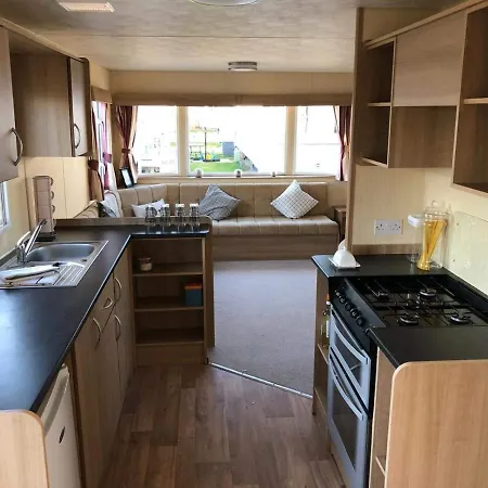 Evans Whitehouse Caravan Towyn-2