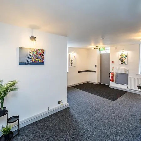 Huddersfield Central Lodge-2