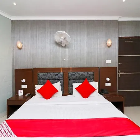 Oyo Hotel Metro Tower Near Ambience Mall-2