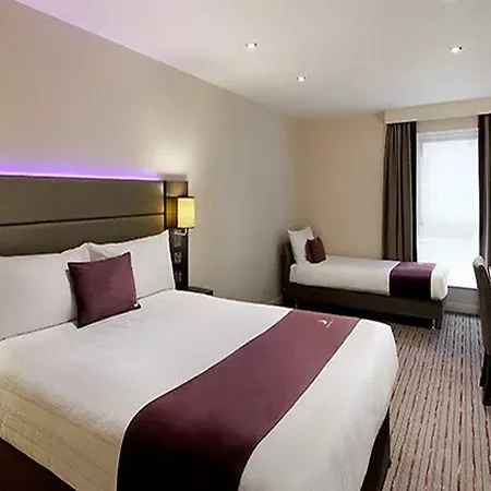 Premier Inn Witney-2